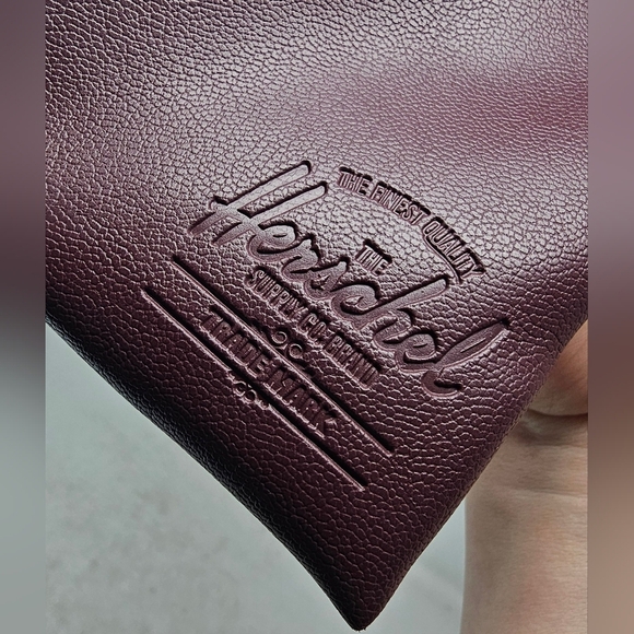 The Herschel 9.5” x 7.5” Make-Up Bag Virgin Atlantic Full Zip Clean Travel Bag - Picture 7 of 7